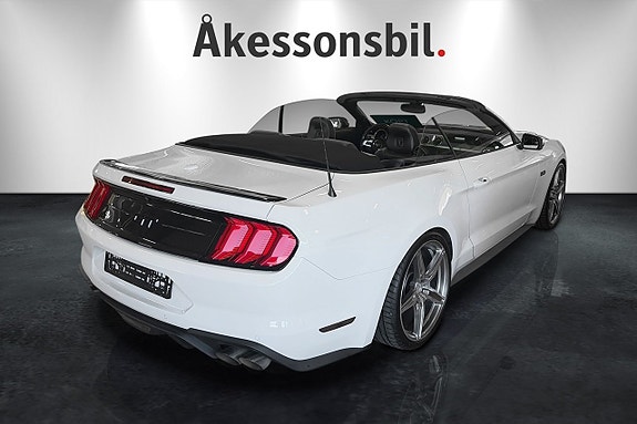Ford Mustang 6 of 12