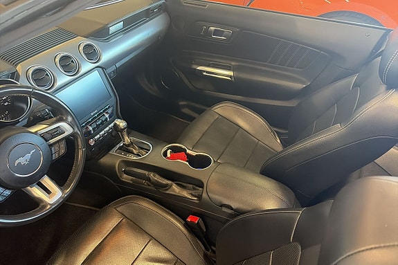 Ford Mustang 10 of 12