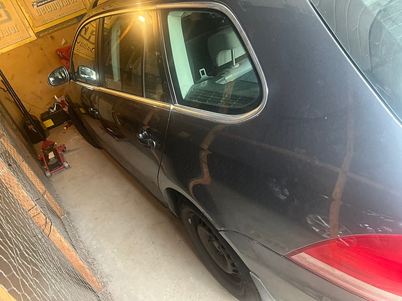 Volkswagen Golf V 2 of 12