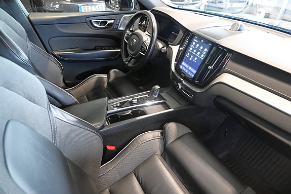 Volvo XC60 10 of 30