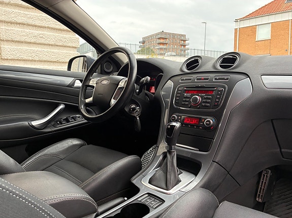 Ford Mondeo 22 of 26