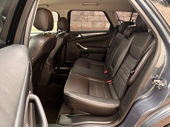 Ford Mondeo 24 of 26