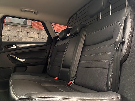 Ford Mondeo 25 of 26