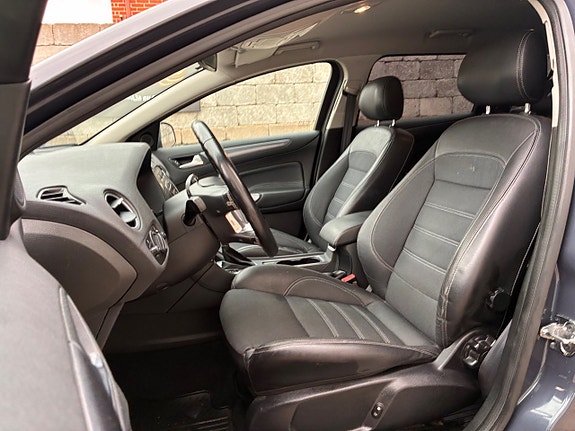 Ford Mondeo 18 of 26