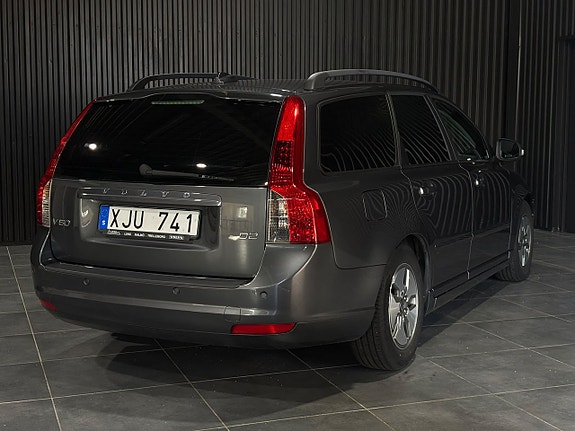 Volvo V50 4 of 17