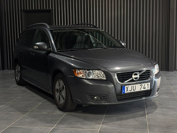 Volvo V50 3 of 17