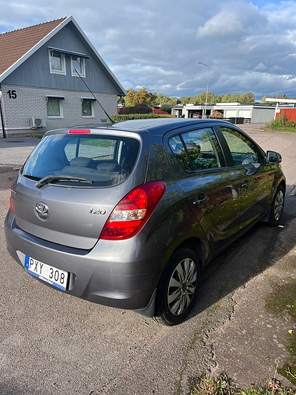Hyundai i20 2 of 8