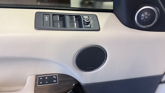 Land Rover Range Rover Sport 10 of 30