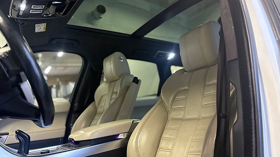 Land Rover Range Rover Sport 18 of 30