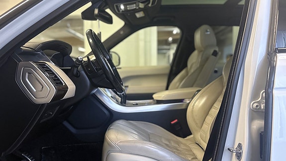 Land Rover Range Rover Sport 15 of 30