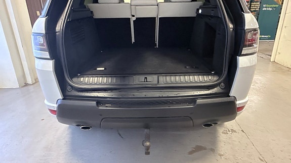 Land Rover Range Rover Sport 8 of 30