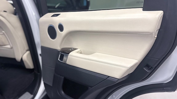 Land Rover Range Rover Sport 27 of 30