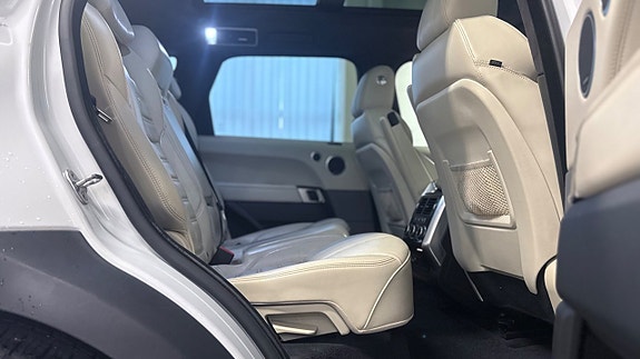 Land Rover Range Rover Sport 28 of 30
