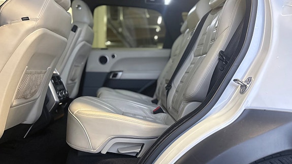 Land Rover Range Rover Sport 23 of 30
