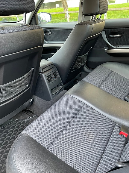 BMW 320d 4 of 6