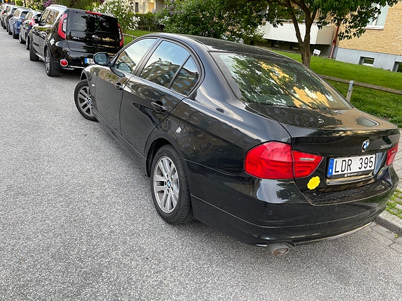 BMW 320d 2 of 6