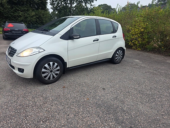 Mercedes-Benz A150 2 of 6