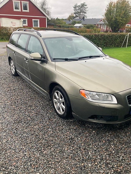 Volvo V70 2 of 2