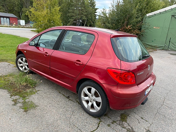 Peugeot 307 2 of 6