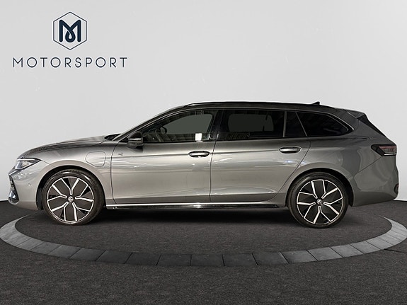 Volkswagen Passat 3 of 25