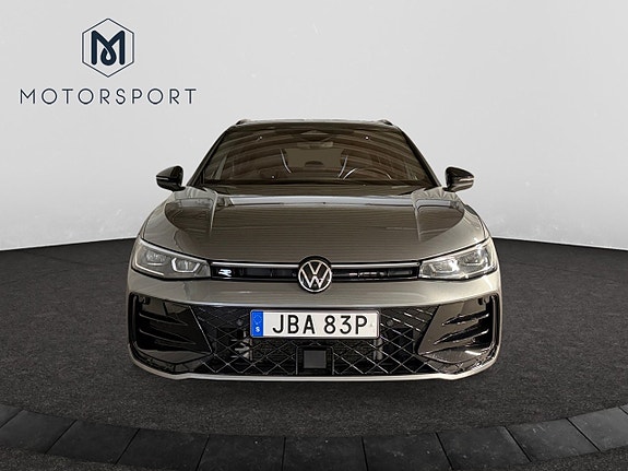 Volkswagen Passat 9 of 25