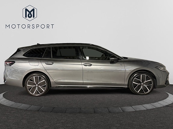 Volkswagen Passat 8 of 25