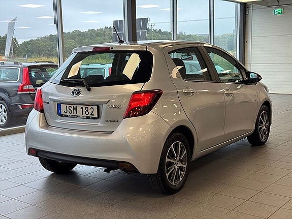 Toyota Yaris 3 of 16