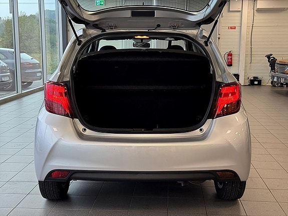Toyota Yaris 16 of 16