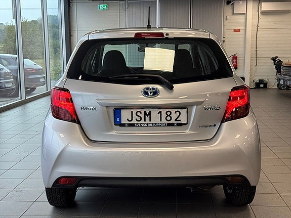 Toyota Yaris 4 of 16