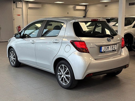 Toyota Yaris 6 of 16