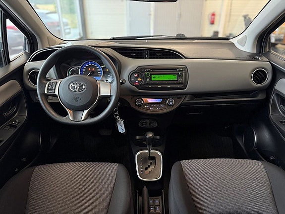 Toyota Yaris 9 of 16