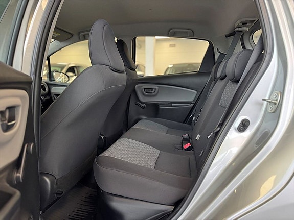 Toyota Yaris 13 of 16