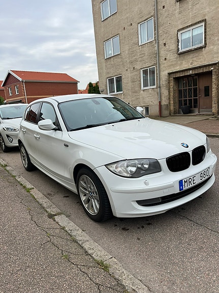 BMW 116d 2 of 7