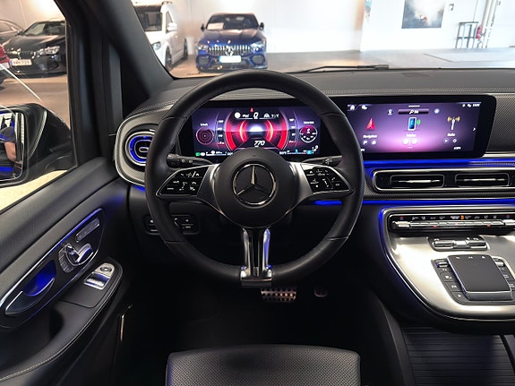 Mercedes-Benz V300 11 of 30