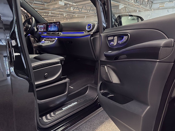 Mercedes-Benz V300 13 of 30