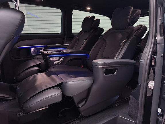 Mercedes-Benz V300 18 of 30