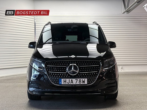 Mercedes-Benz V300 2 of 30