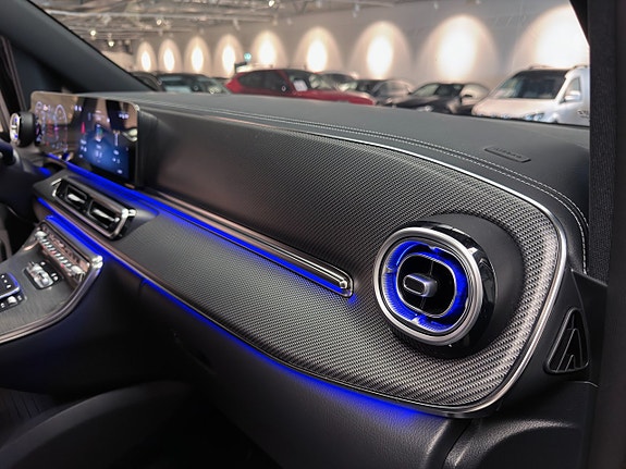 Mercedes-Benz V300 16 of 30