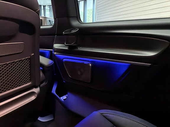 Mercedes-Benz V300 26 of 30
