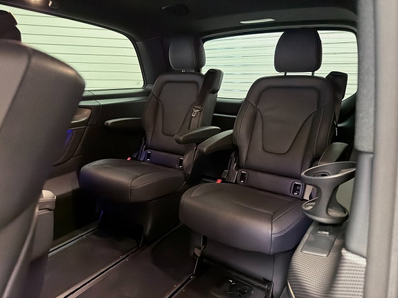 Mercedes-Benz V300 25 of 30