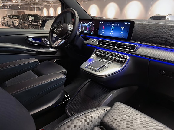Mercedes-Benz V300 15 of 30