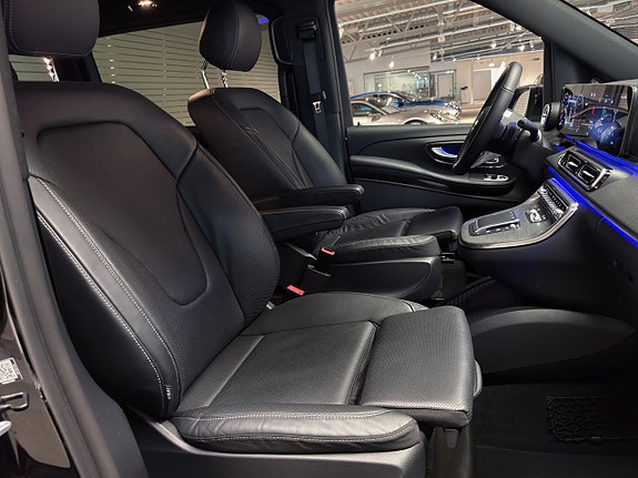 Mercedes-Benz V300 14 of 30