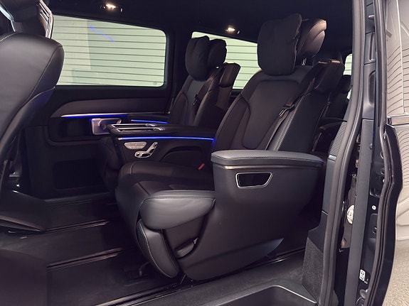 Mercedes-Benz V300 17 of 30