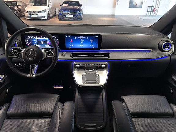 Mercedes-Benz V300 10 of 30