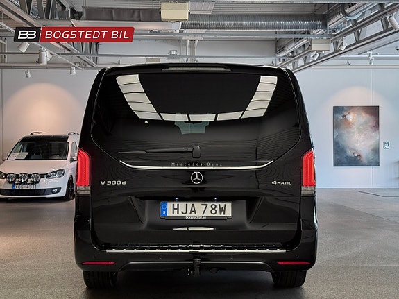 Mercedes-Benz V300 6 of 30