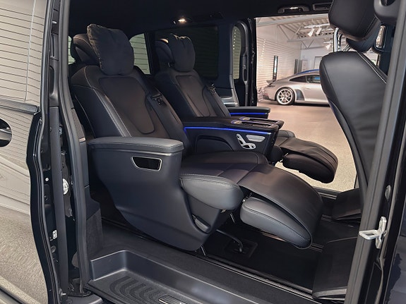 Mercedes-Benz V300 21 of 30
