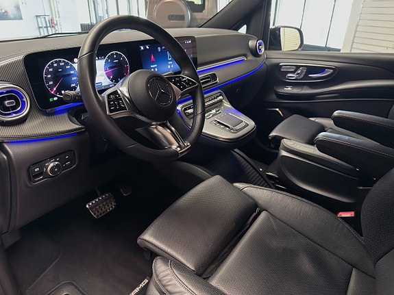 Mercedes-Benz V300 12 of 30