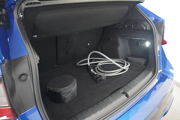 BMW iX1 7 of 19