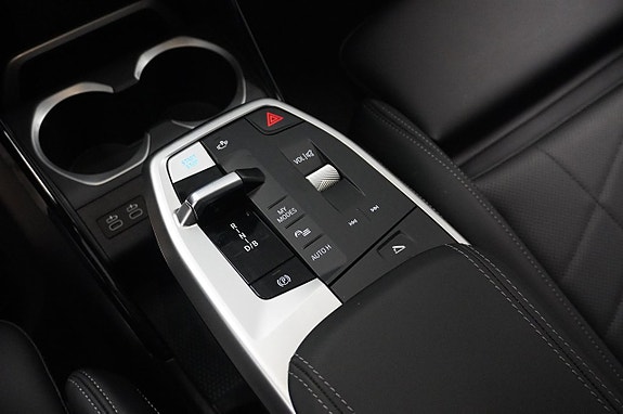 BMW iX1 13 of 19