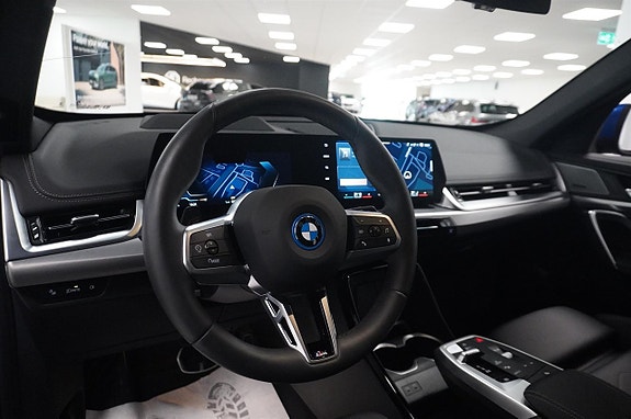 BMW iX1 2 of 19